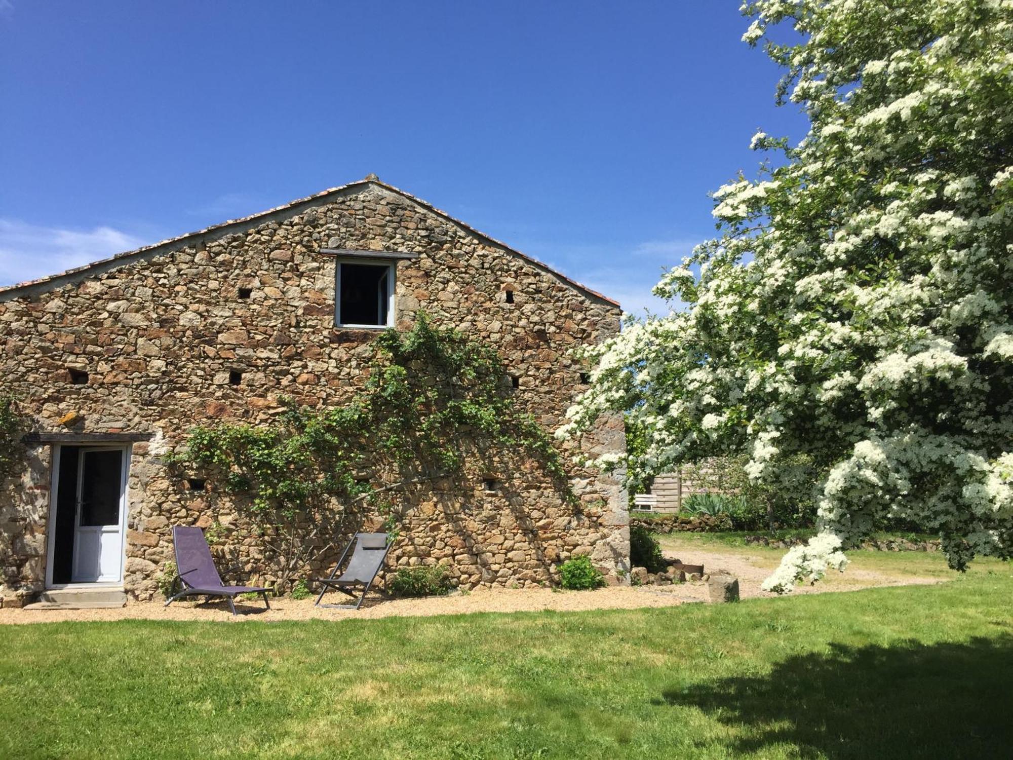 Gite Des Pres Martin Chaille-sous-les-Ormeaux Exterior foto